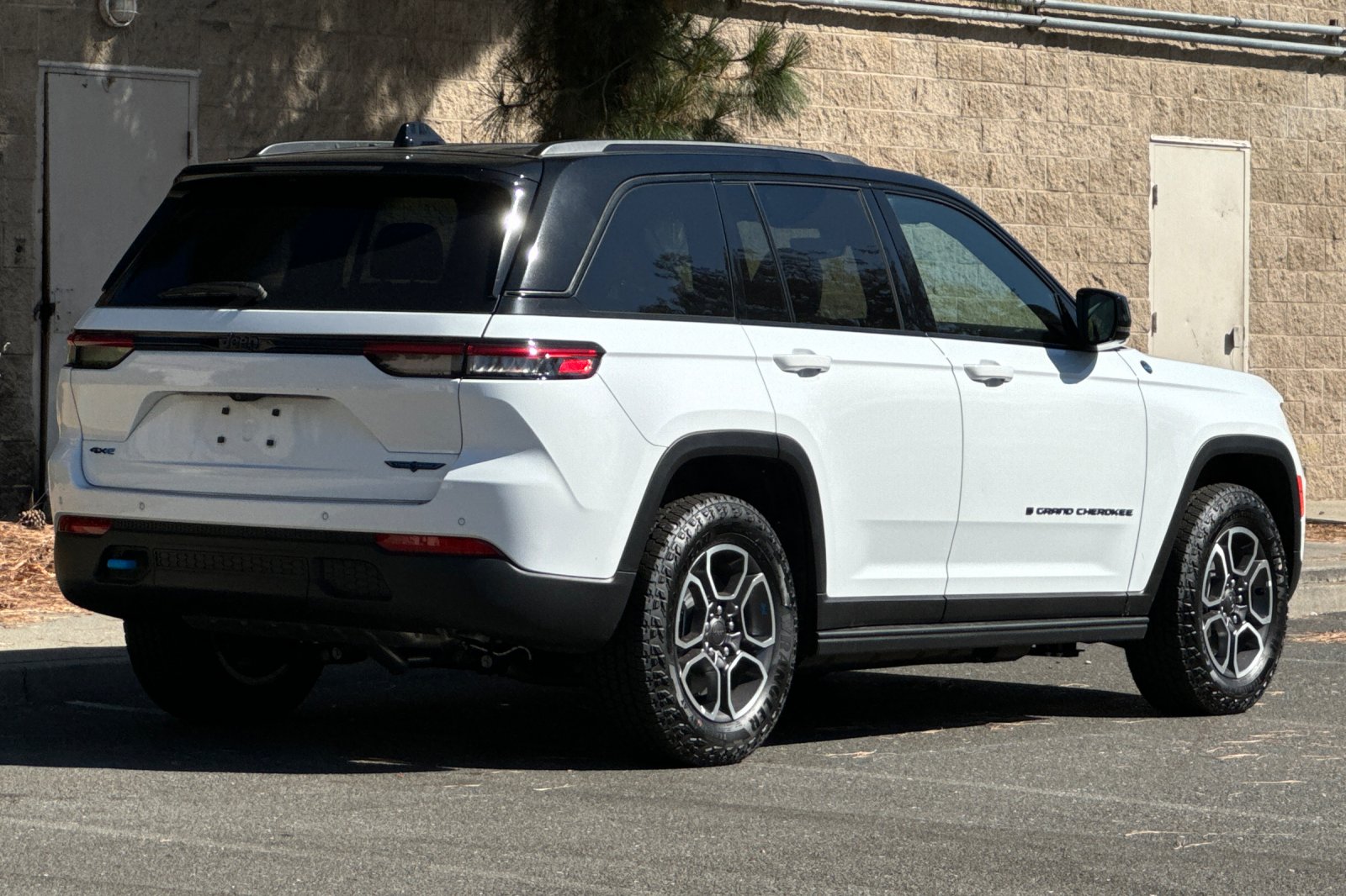 Pre-Owned 2023 Jeep Grand Cherokee 4xe Trailhawk 4xe 4D Sport