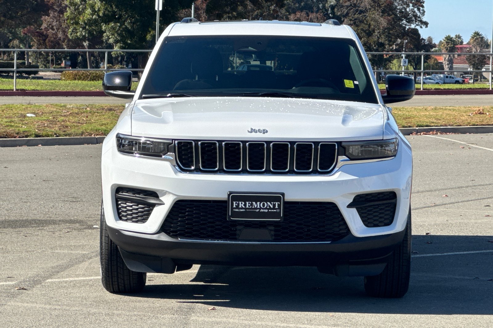 Used 2025 White Jeep Laredo X image 8