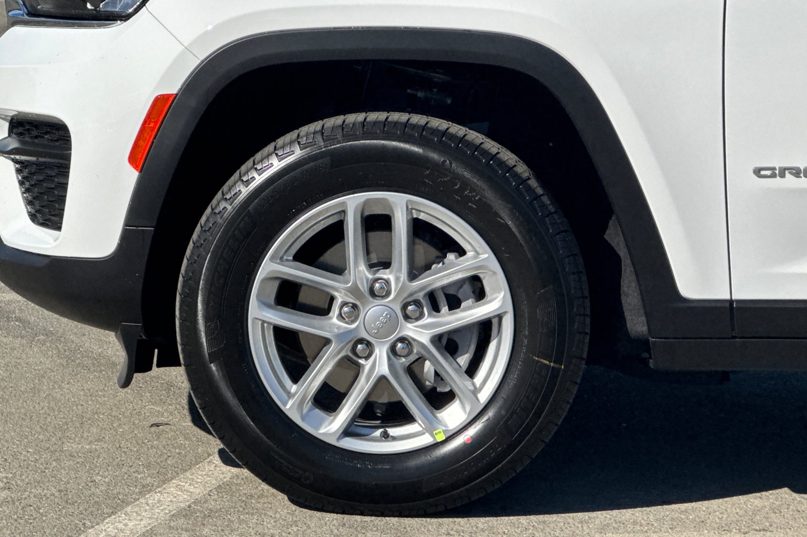 Used 2025 White Jeep Laredo X image 24