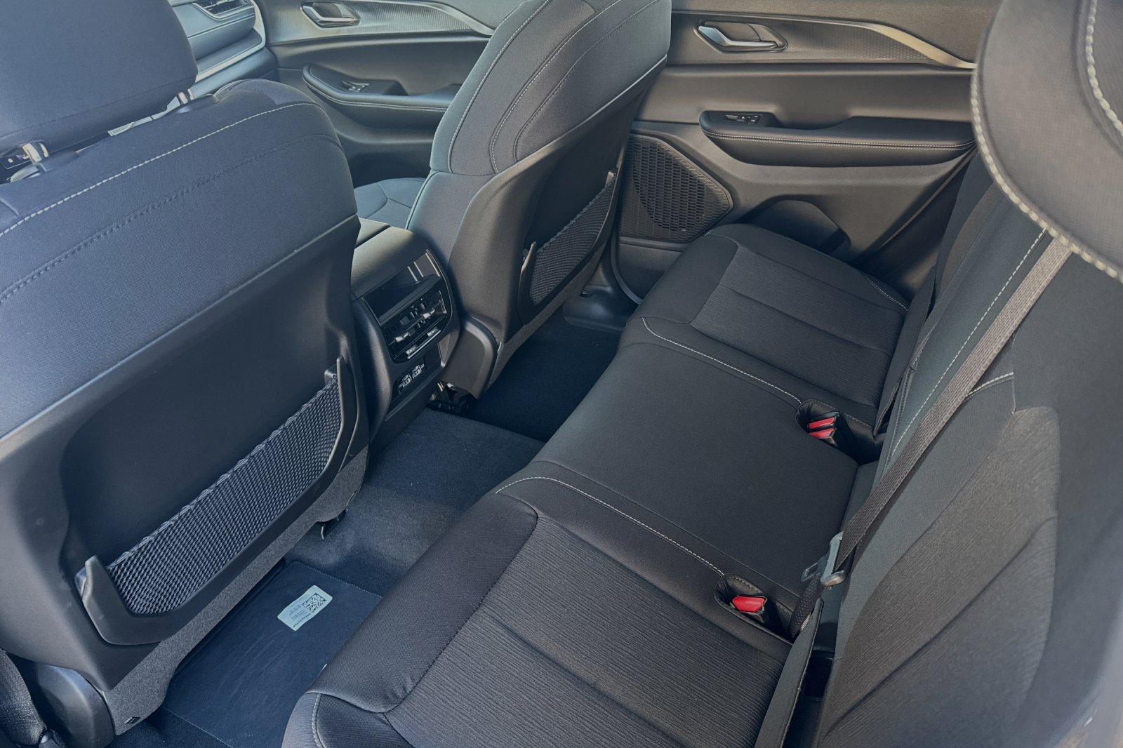 Used 2025 White Jeep Laredo X image 11