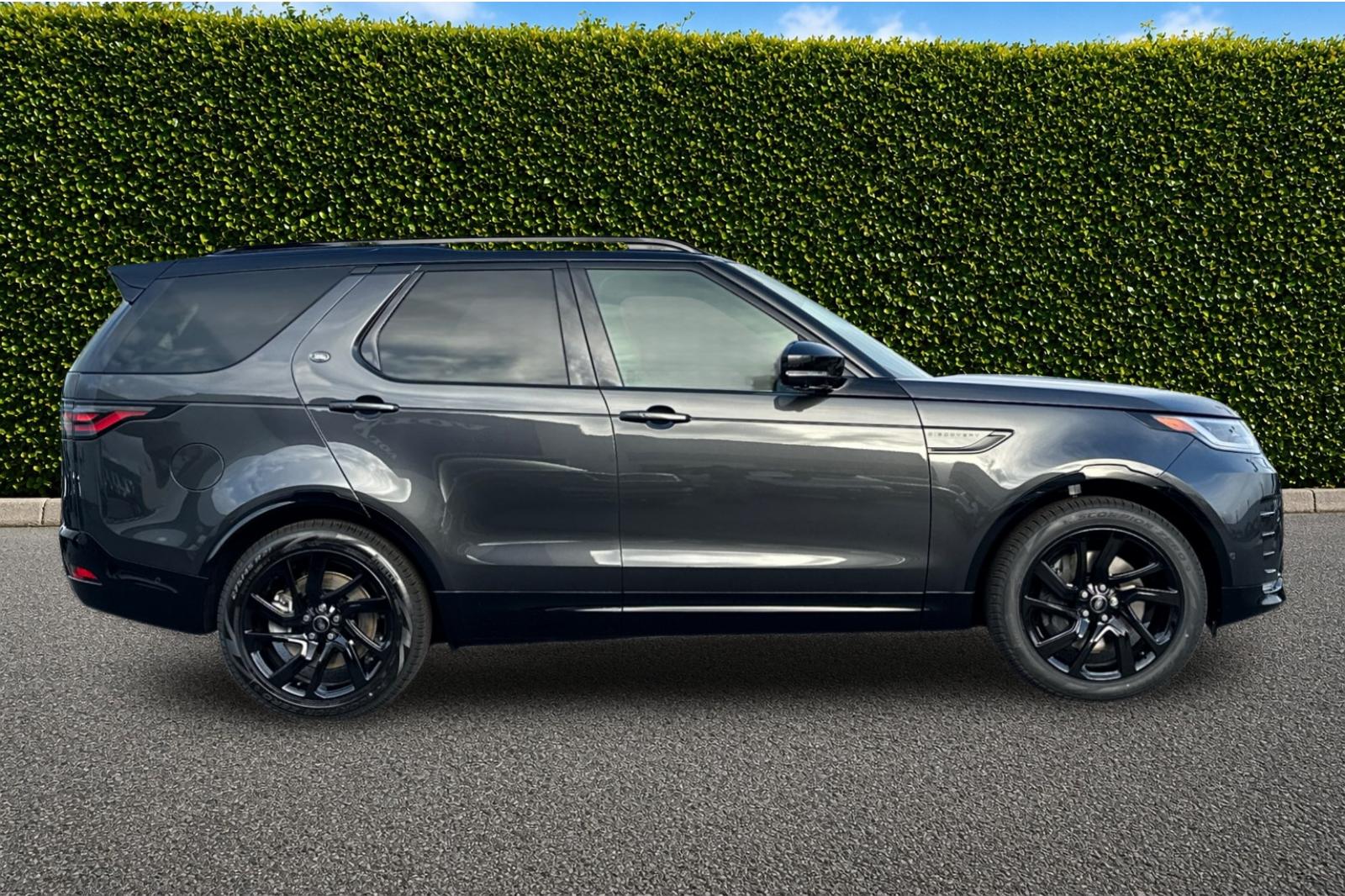 New 2025 Carpathian Grey Land Rover Dynamic SE image 7