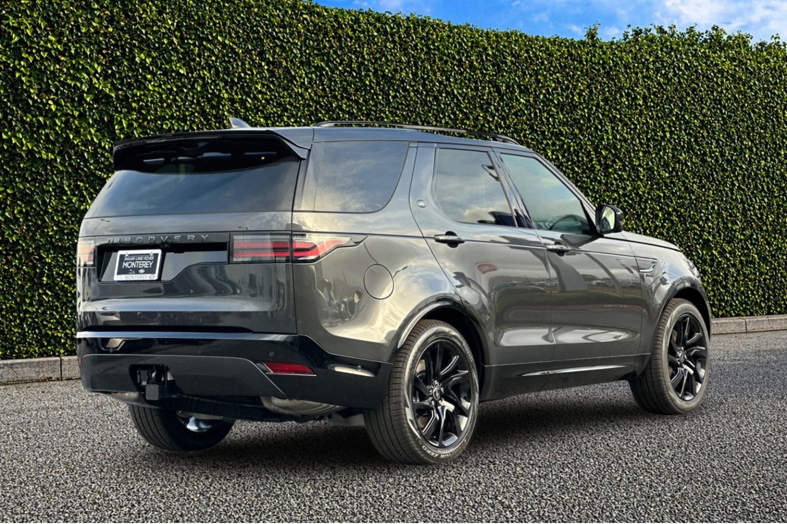 New 2025 Carpathian Grey Land Rover Dynamic SE image 6