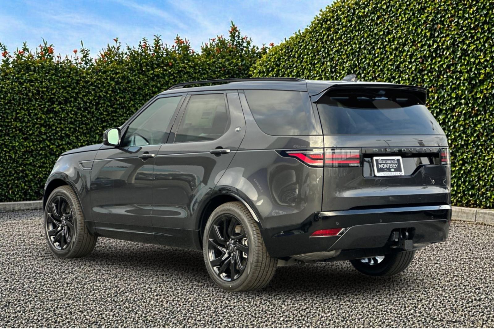 New 2025 Carpathian Grey Land Rover Dynamic SE image 4