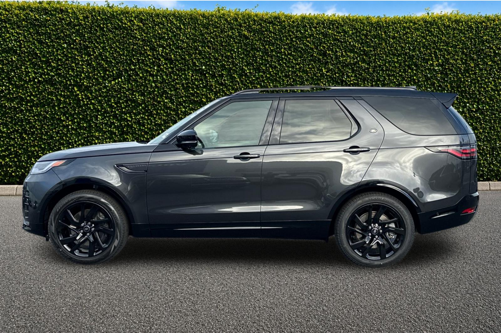 New 2025 Carpathian Grey Land Rover Dynamic SE image 3