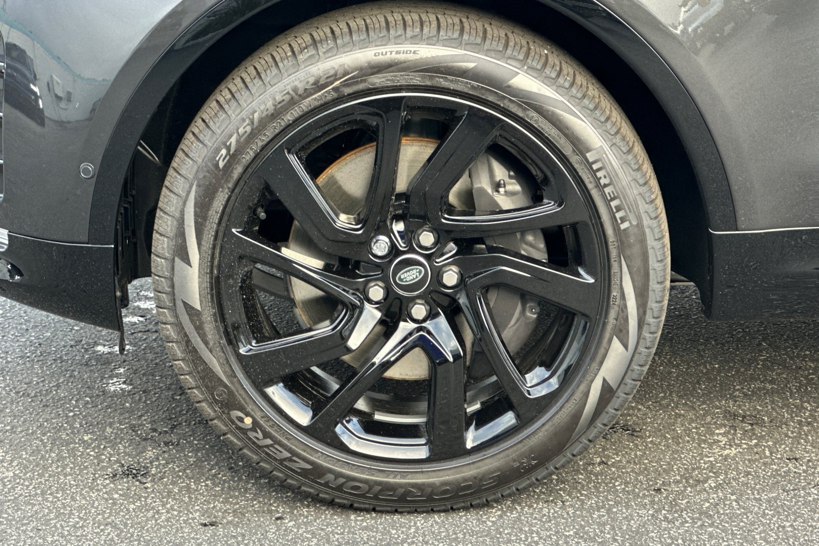 New 2025 Carpathian Grey Land Rover Dynamic SE image 25
