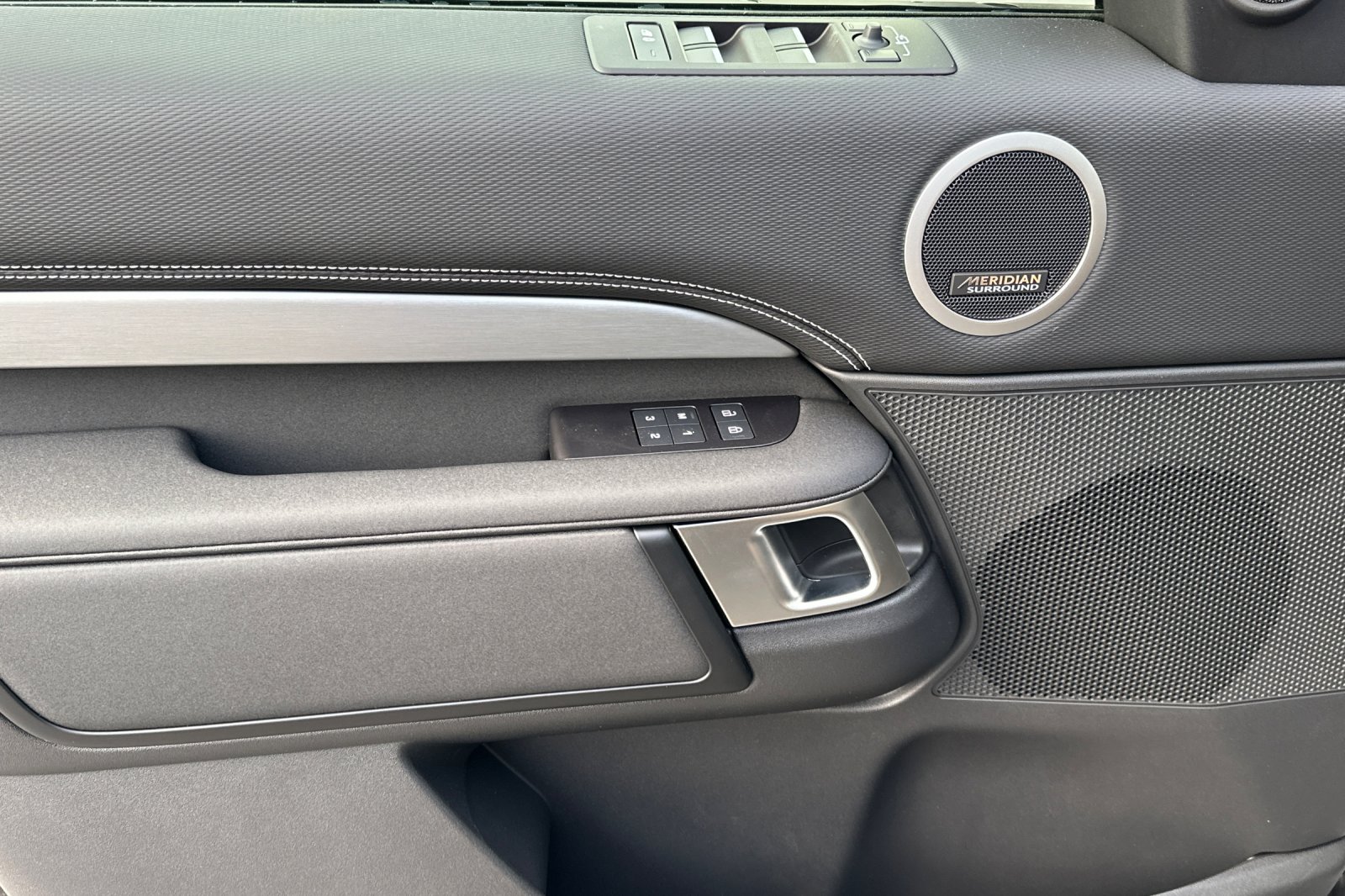 New 2025 Carpathian Grey Land Rover Dynamic SE image 11