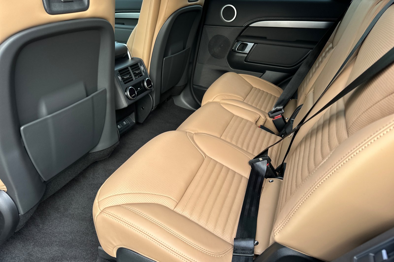 New 2025 Carpathian Grey Land Rover Dynamic SE image 12