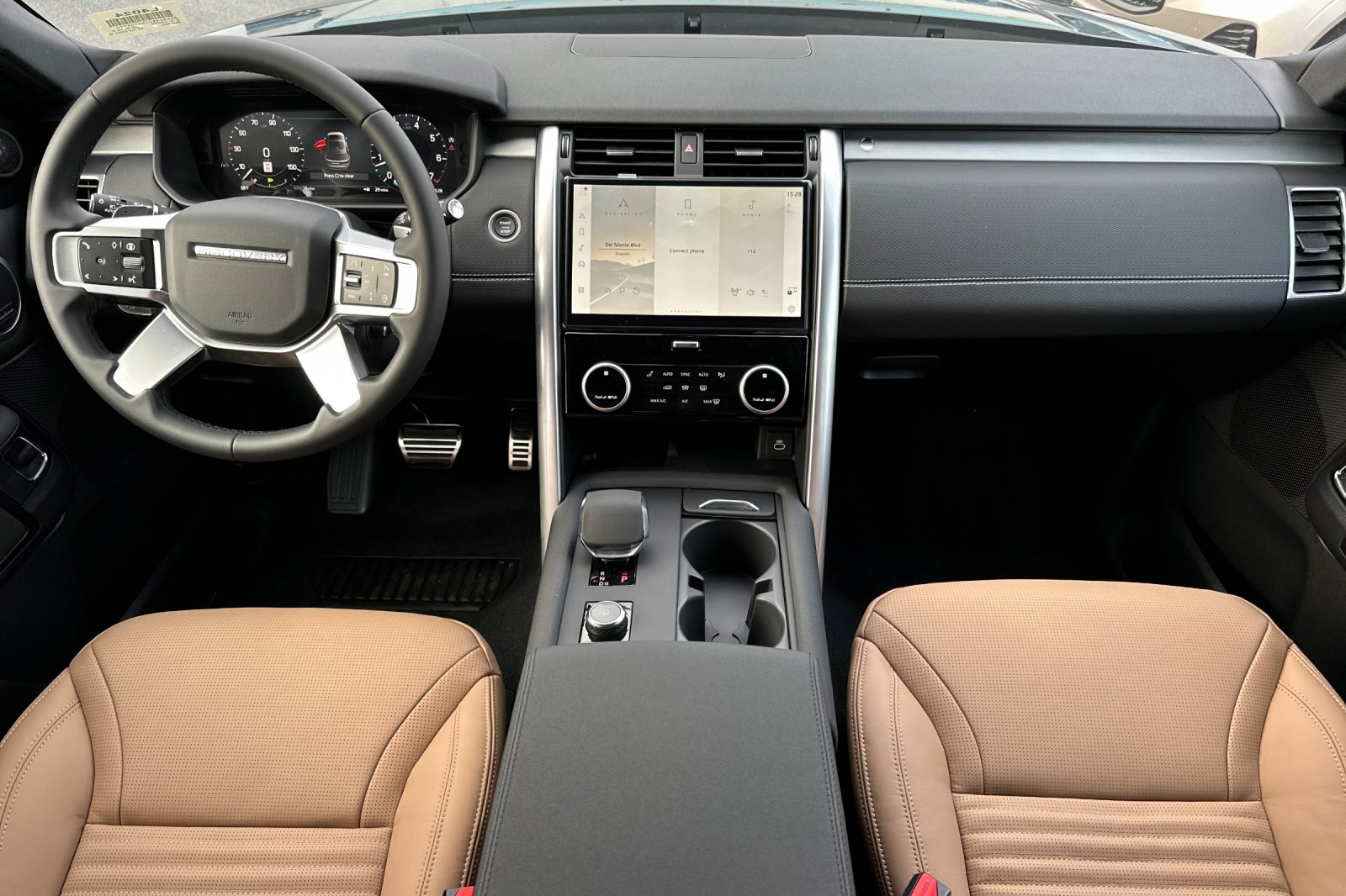 New 2025 Carpathian Grey Land Rover Dynamic SE image 13