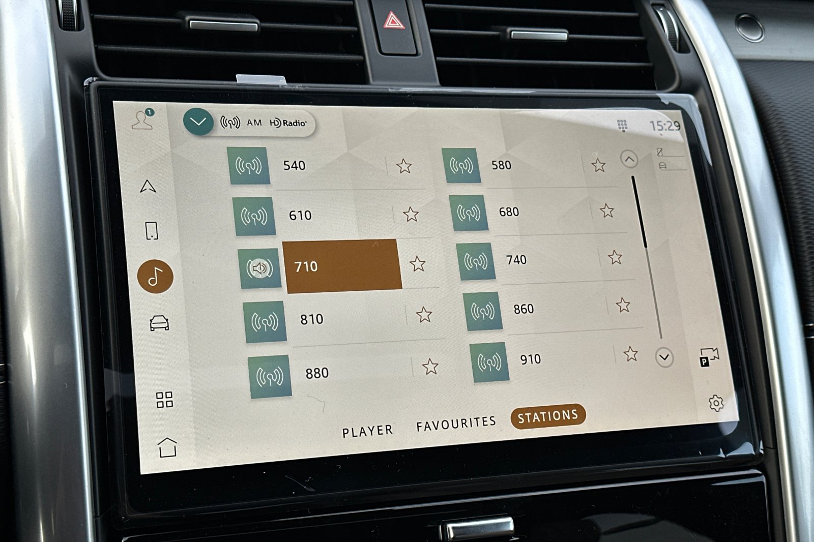 New 2025 Carpathian Grey Land Rover Dynamic SE image 17