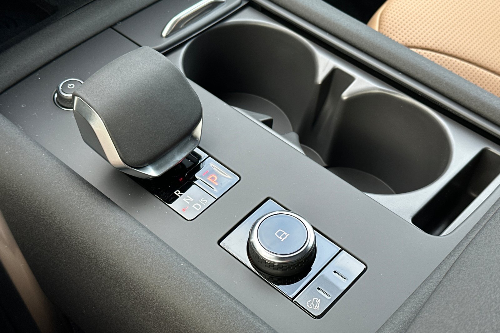 New 2025 Carpathian Grey Land Rover Dynamic SE image 21