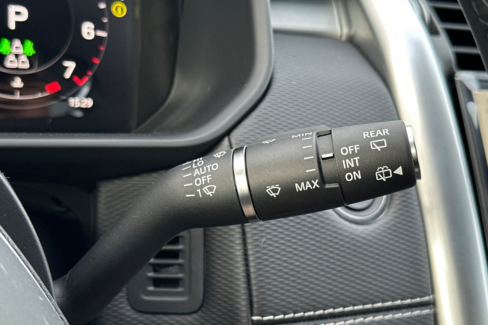 New 2025 Carpathian Grey Land Rover Dynamic SE image 24