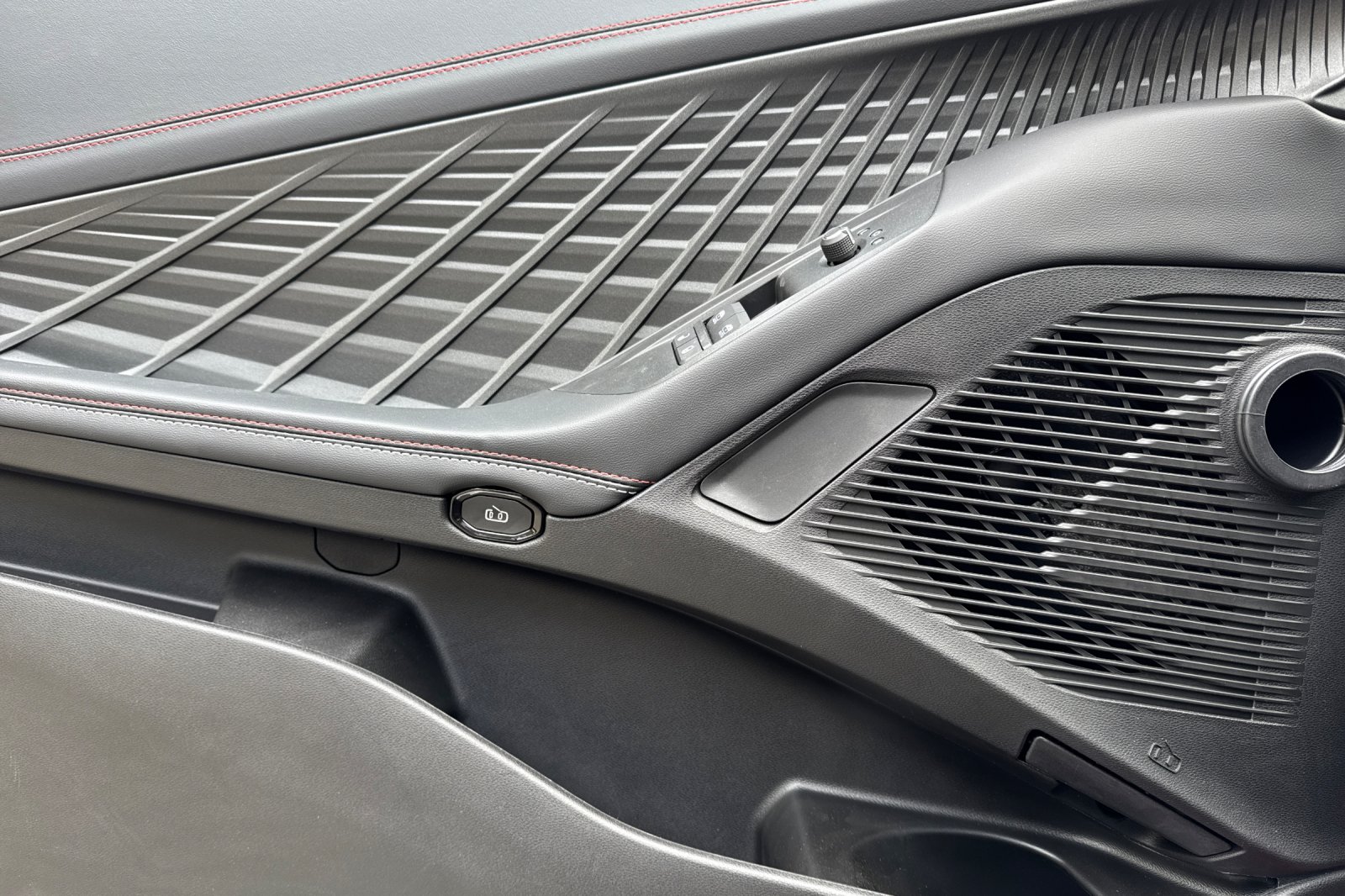 2025 Dodge Charger Daytona R/T - Photo 10