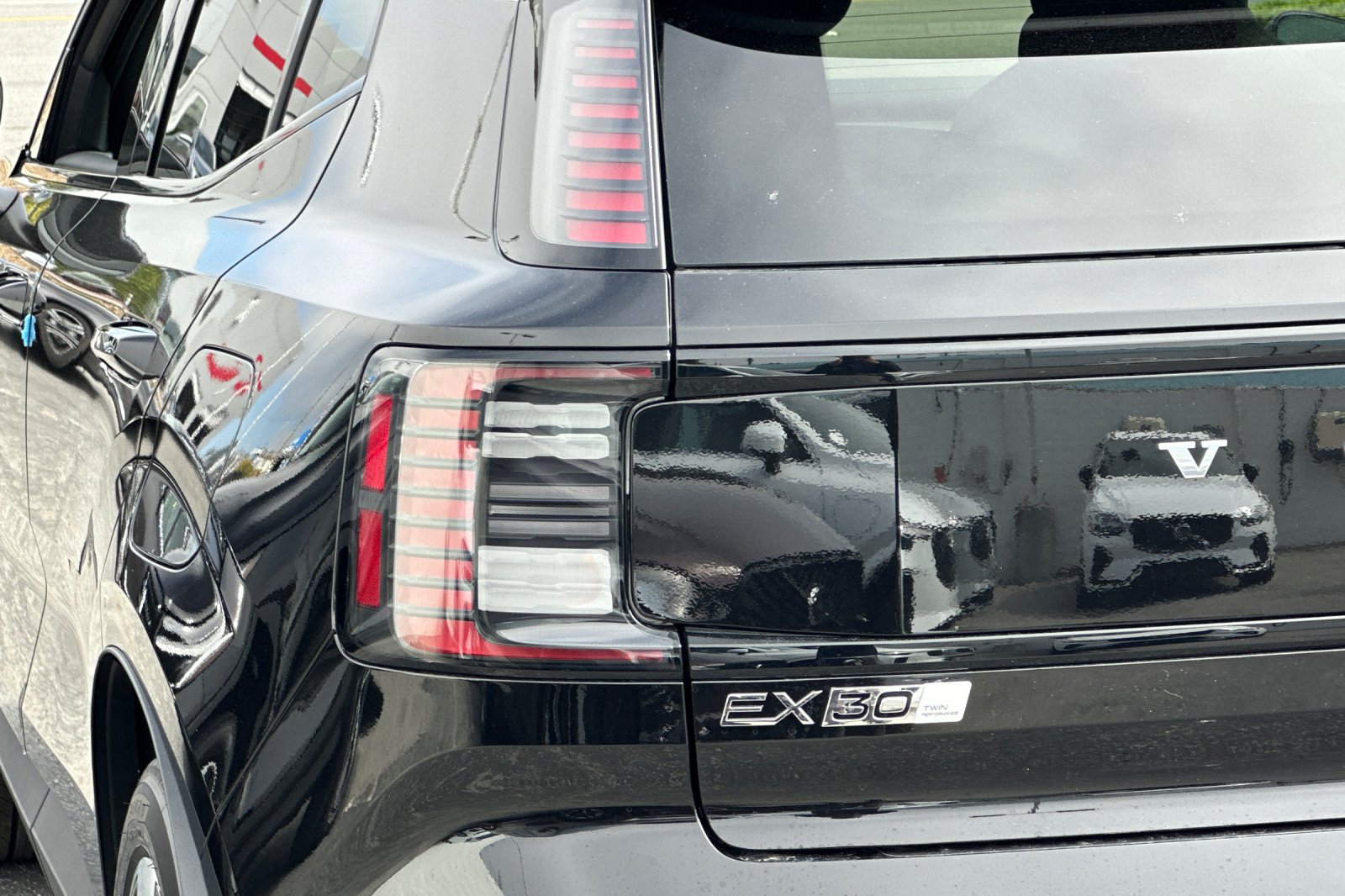 2025 Volvo EX30 Plus - Photo 25