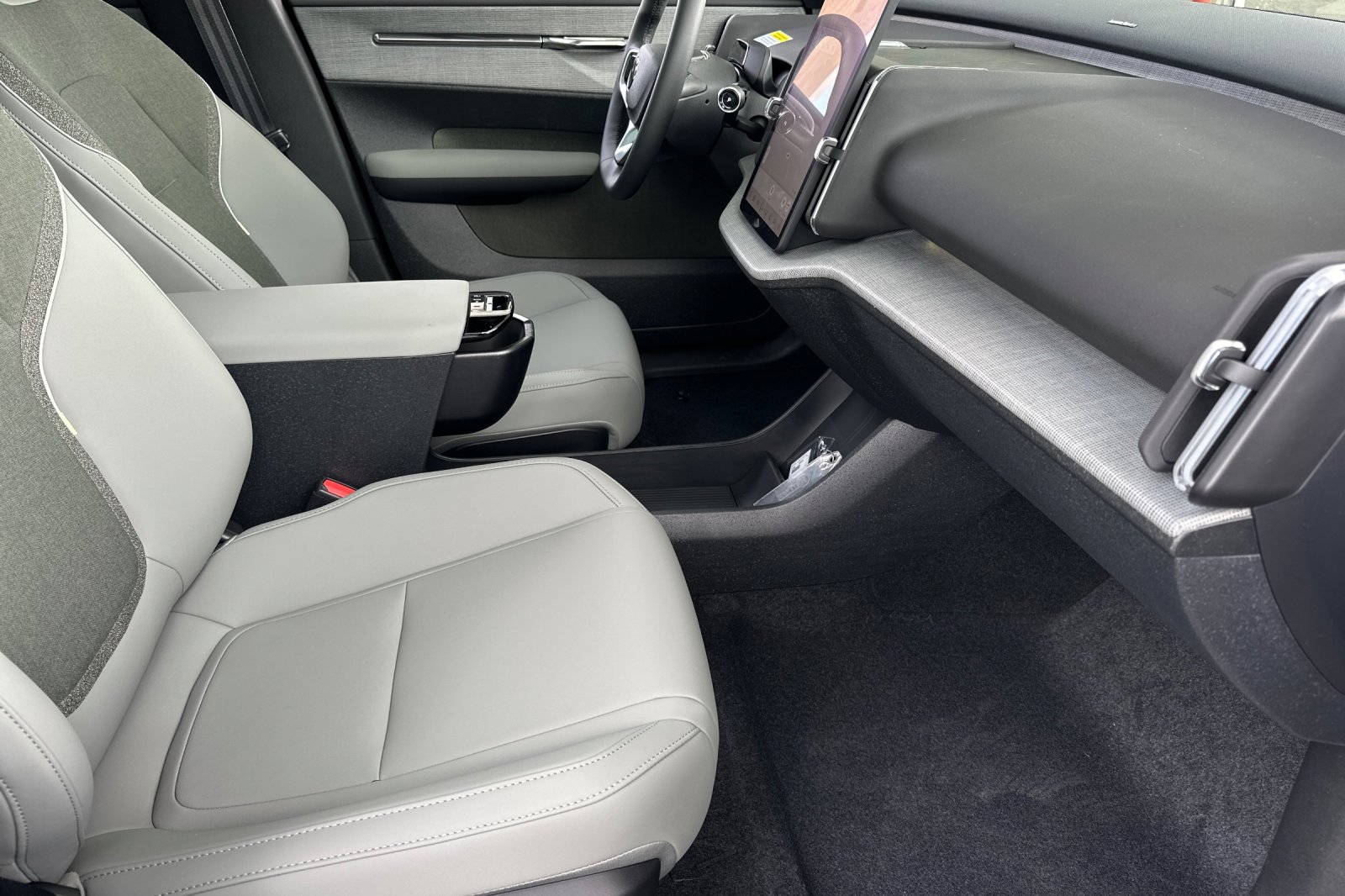 2025 Volvo EX30 Plus - Photo 15