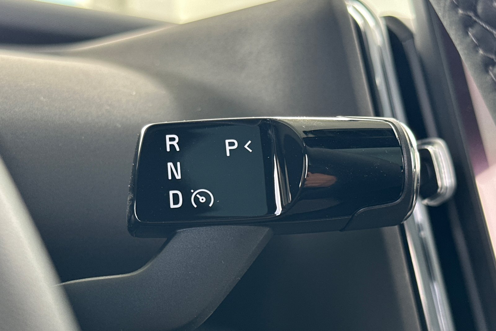 2025 Volvo EX30 Plus - Photo 21