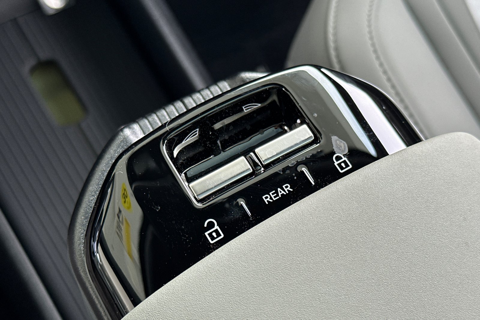 2025 Volvo EX30 Plus - Photo 22