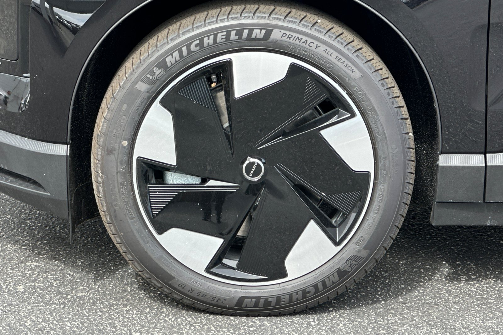 2025 Volvo EX30 Plus - Photo 24