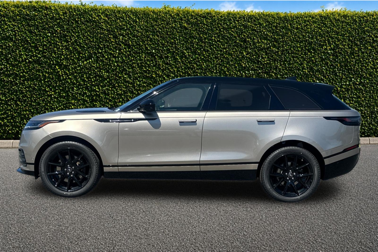 2026 Land Rover Range Rover Velar Dynamic SE - Photo 3