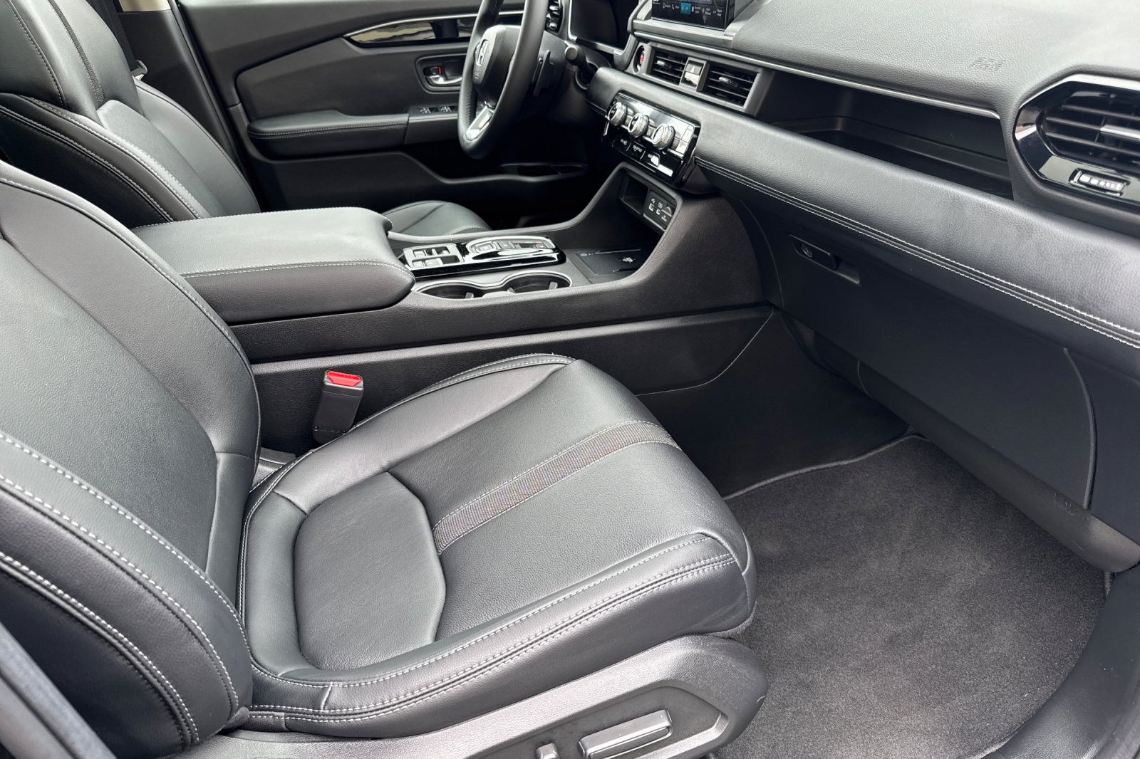 2025 Honda Pilot Touring - Photo 18