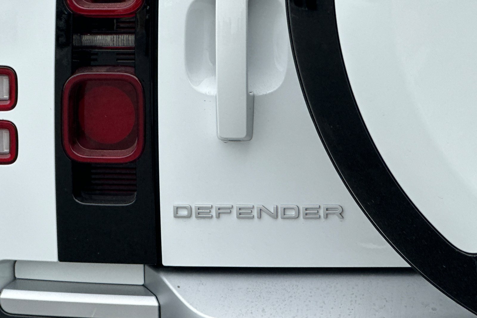2025 Land Rover Defender S - Photo 27