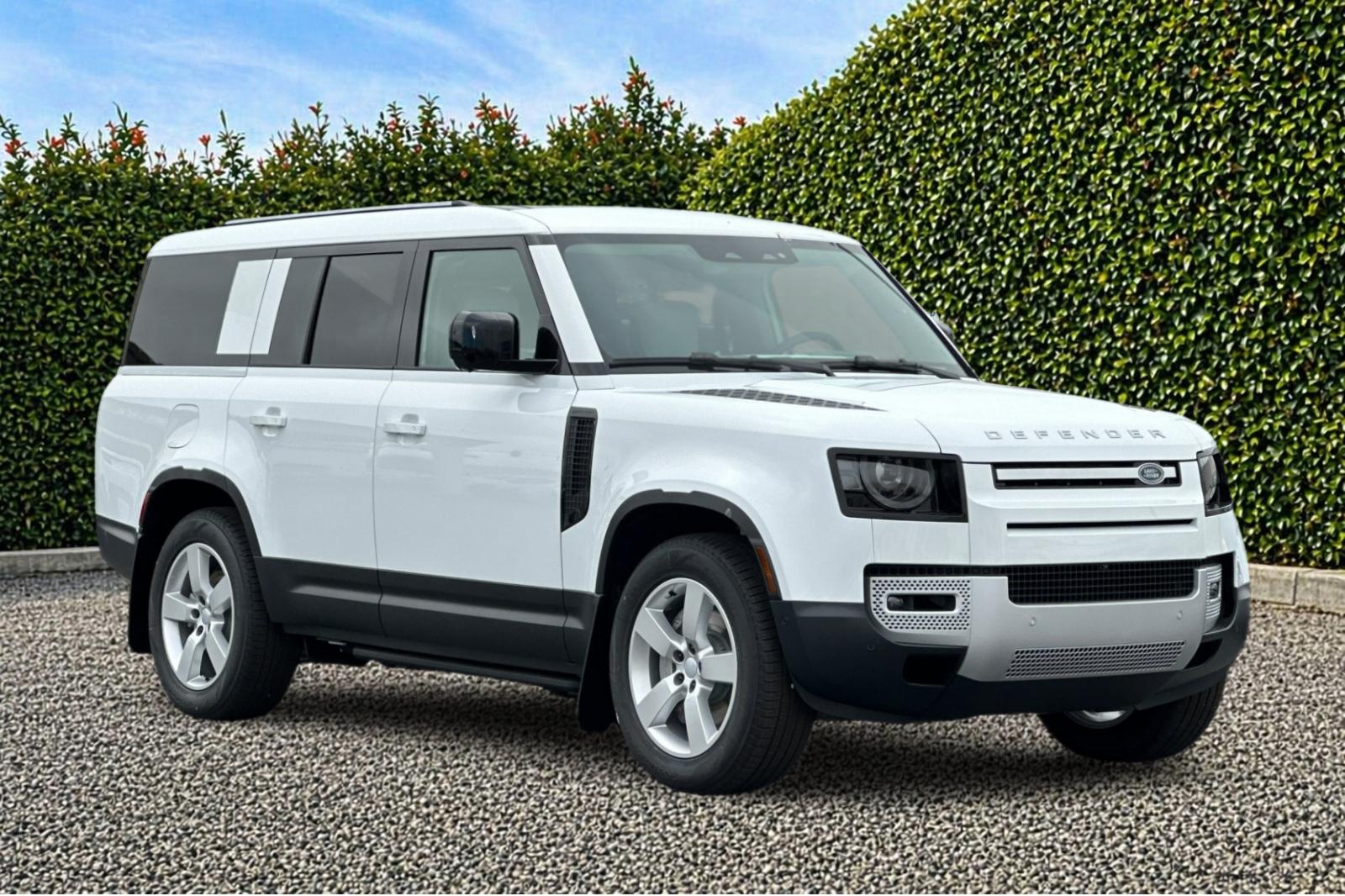 2025 Land Rover Defender S - Photo 8