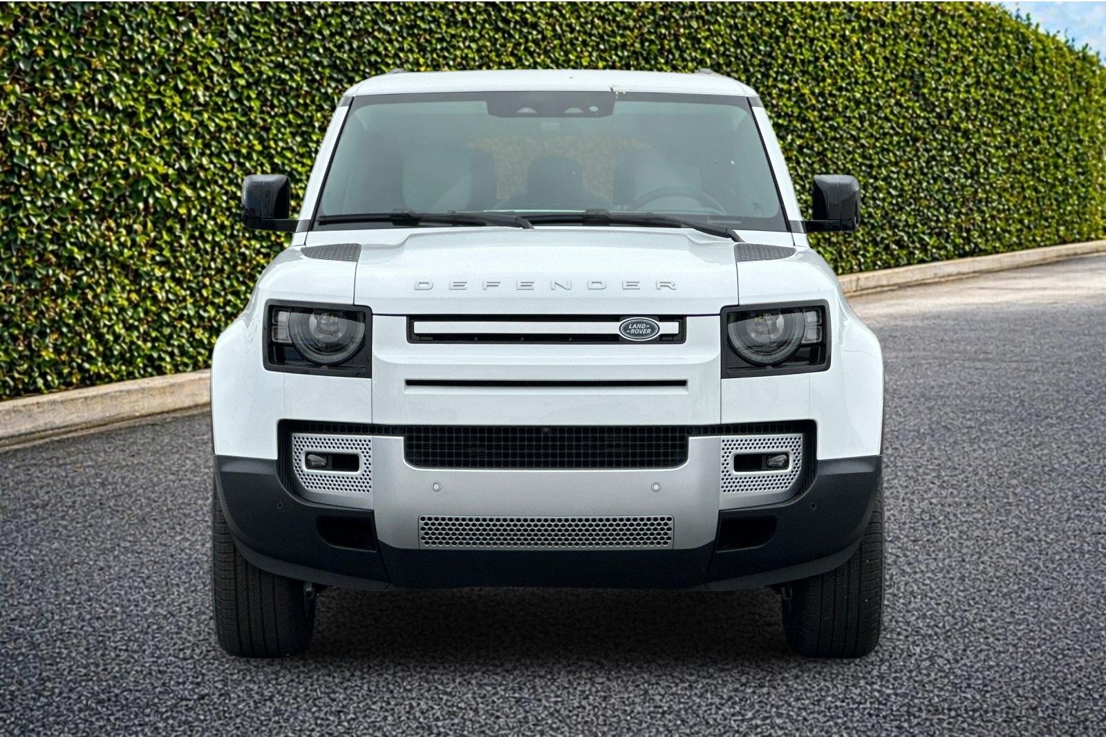 2025 Land Rover Defender S - Photo 9