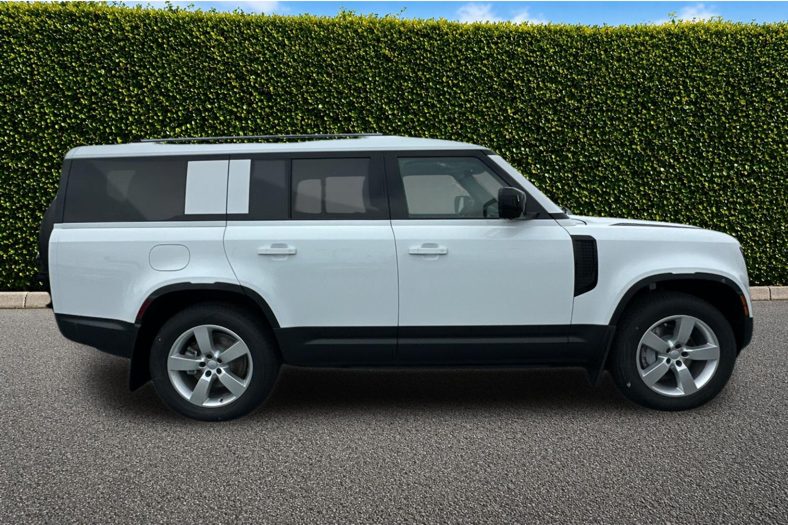 2025 Land Rover Defender S - Photo 7