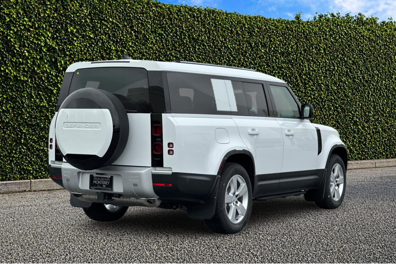2025 Land Rover Defender S - Photo 6