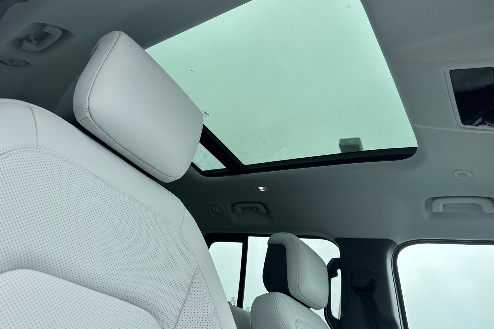 2025 Land Rover Defender S - Photo 17