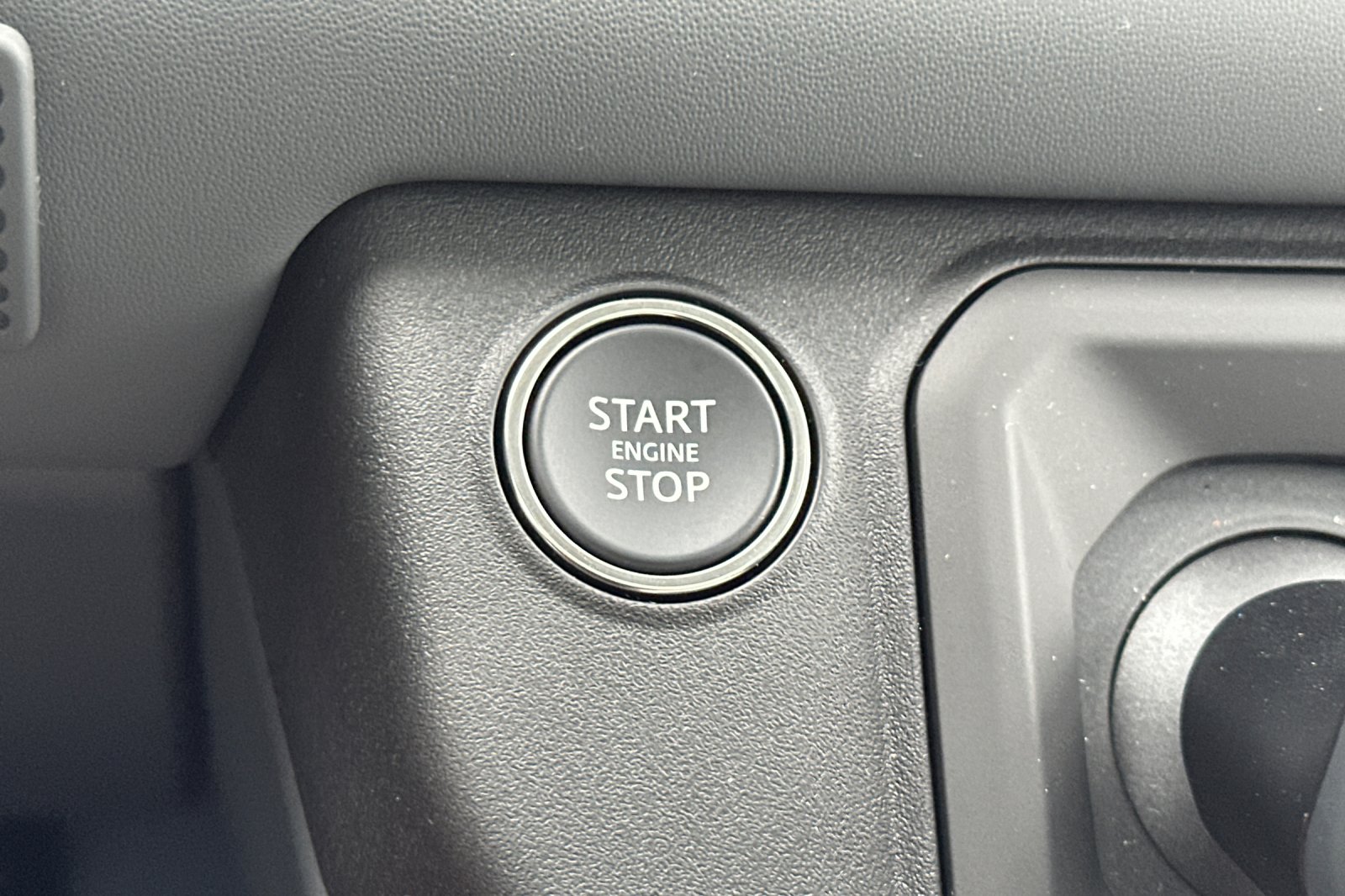2025 Land Rover Defender S - Photo 23