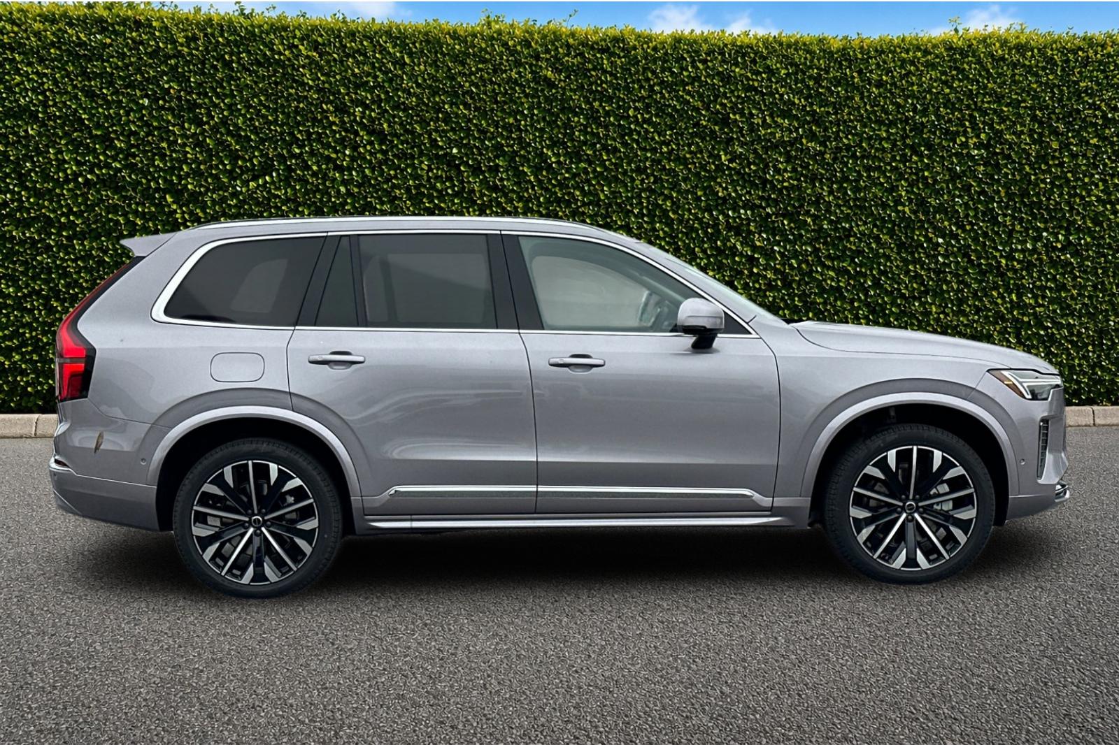 2026 Volvo XC90 Plus - Photo 7