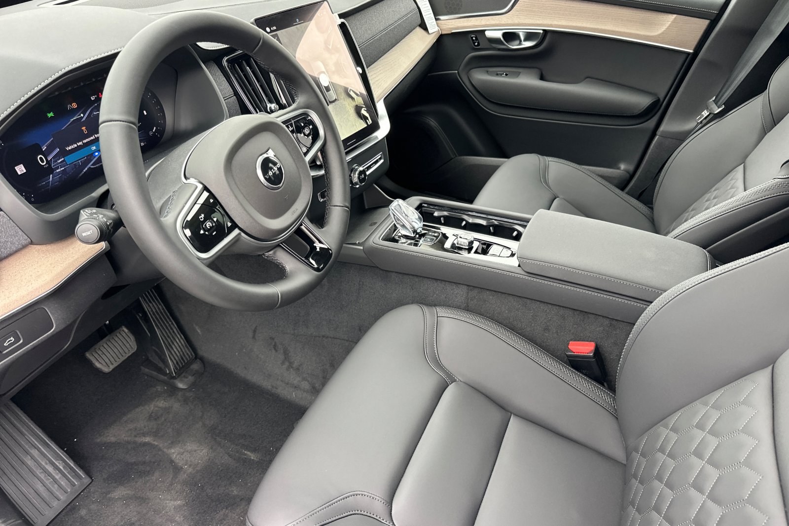 2026 Volvo XC90 Plus - Photo 10
