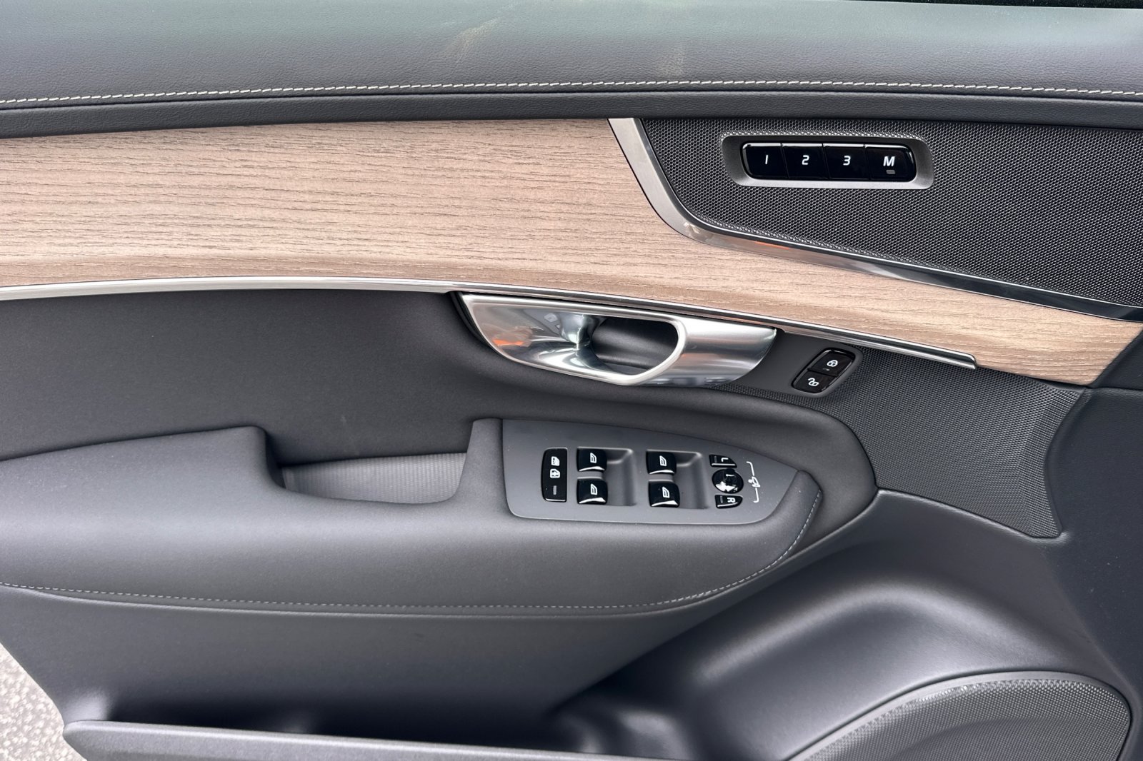 2026 Volvo XC90 Plus - Photo 11