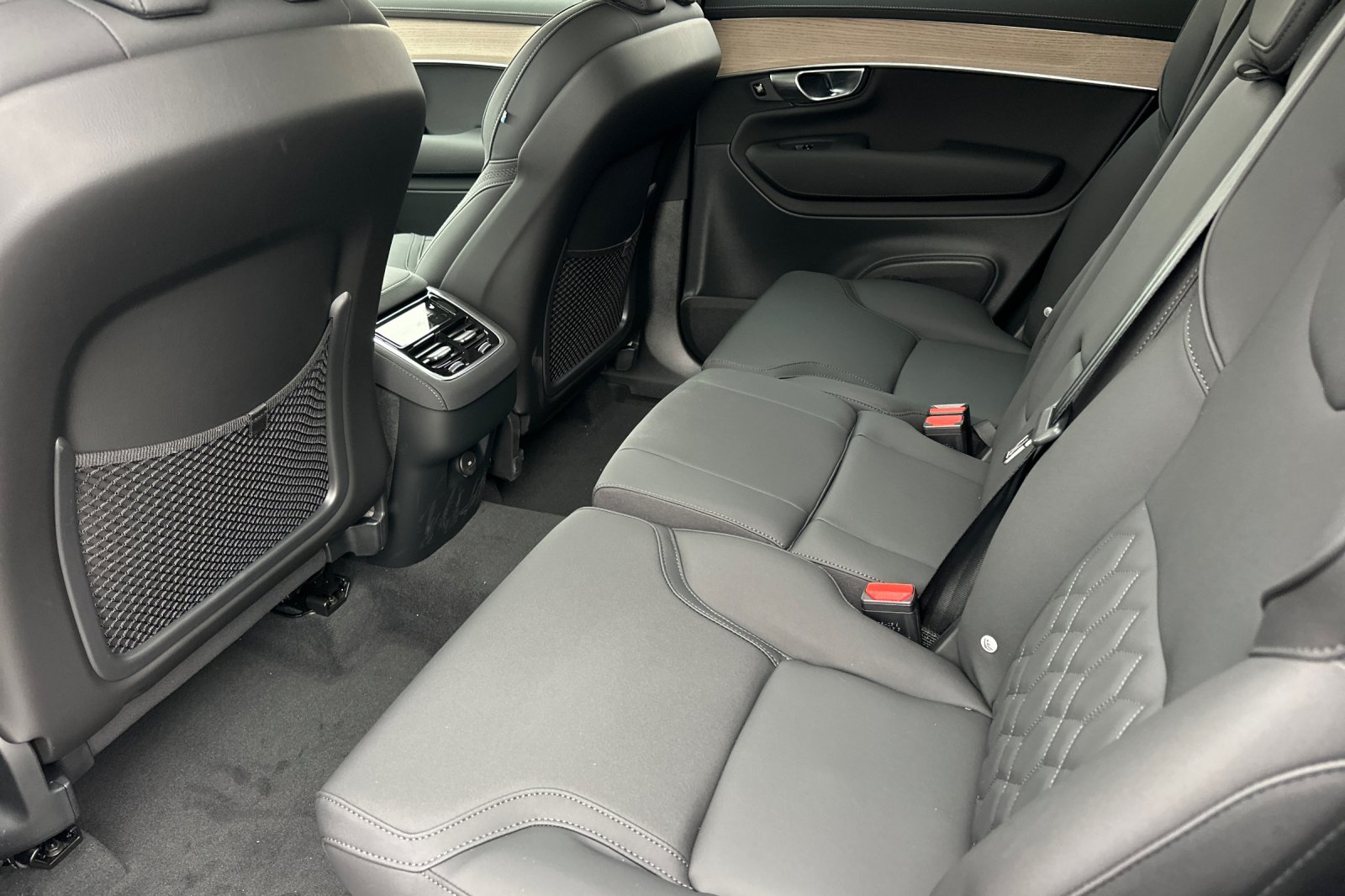 2026 Volvo XC90 Plus - Photo 12