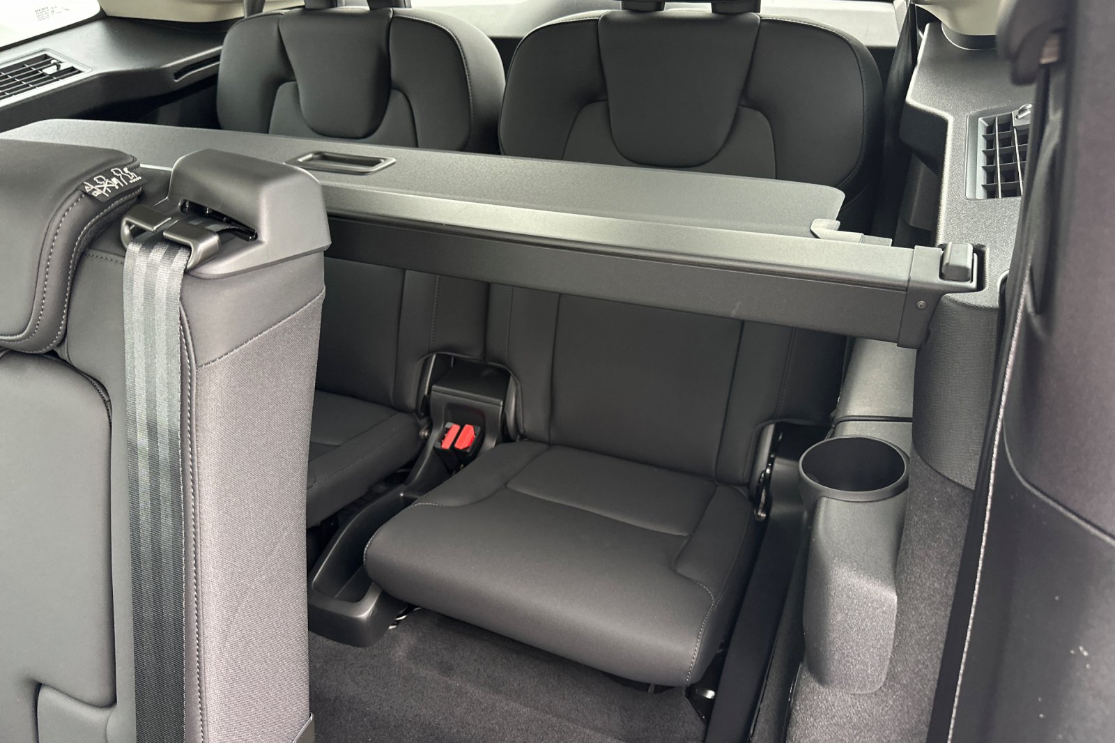 2026 Volvo XC90 Plus - Photo 15