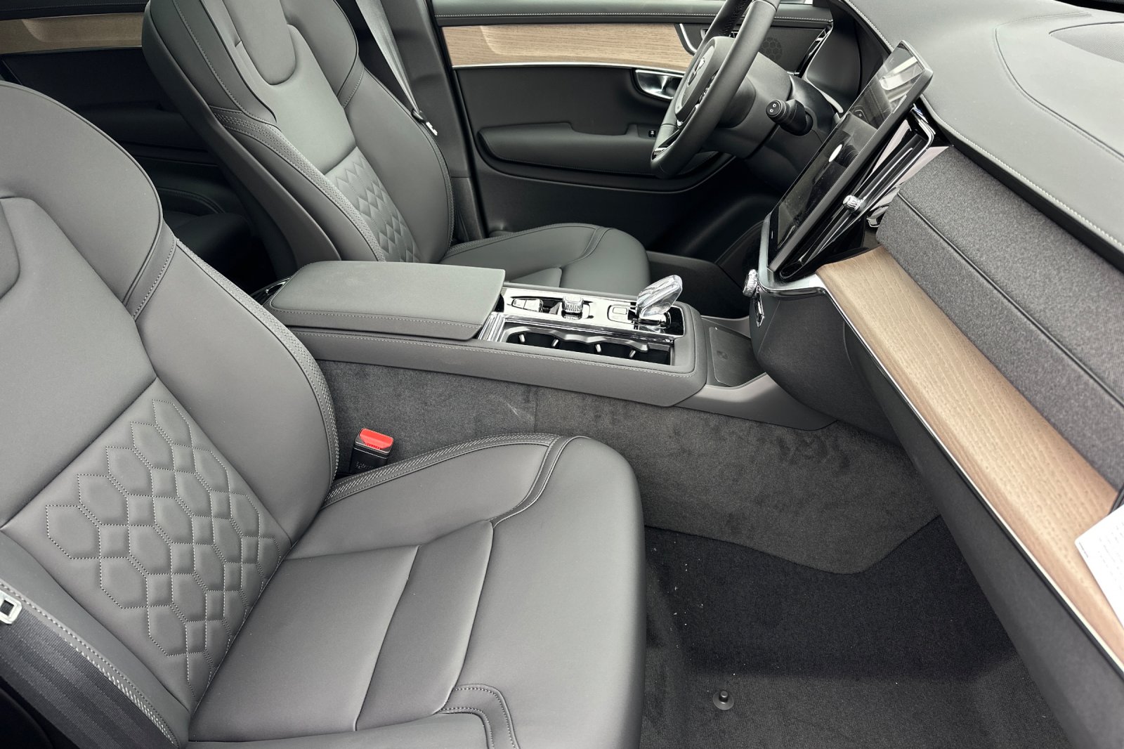 2026 Volvo XC90 Plus - Photo 16