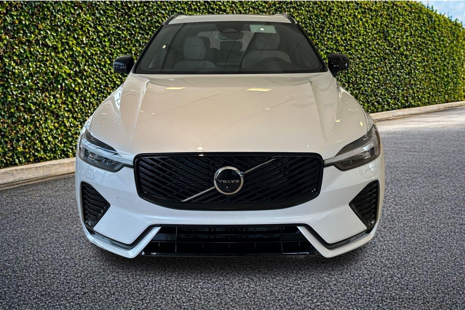 2026 Volvo XC60 Plus - Photo 9