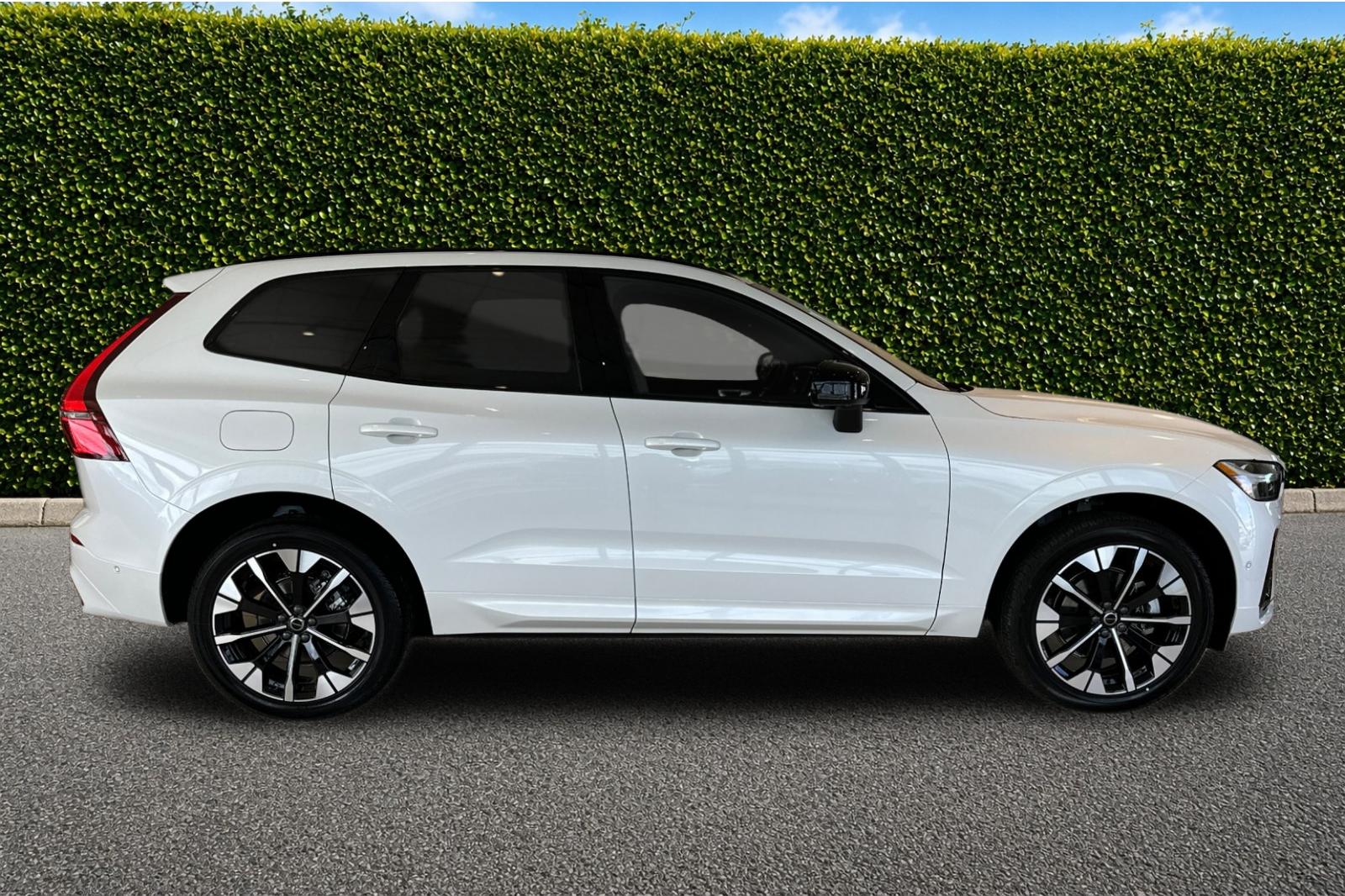 2026 Volvo XC60 Plus - Photo 7