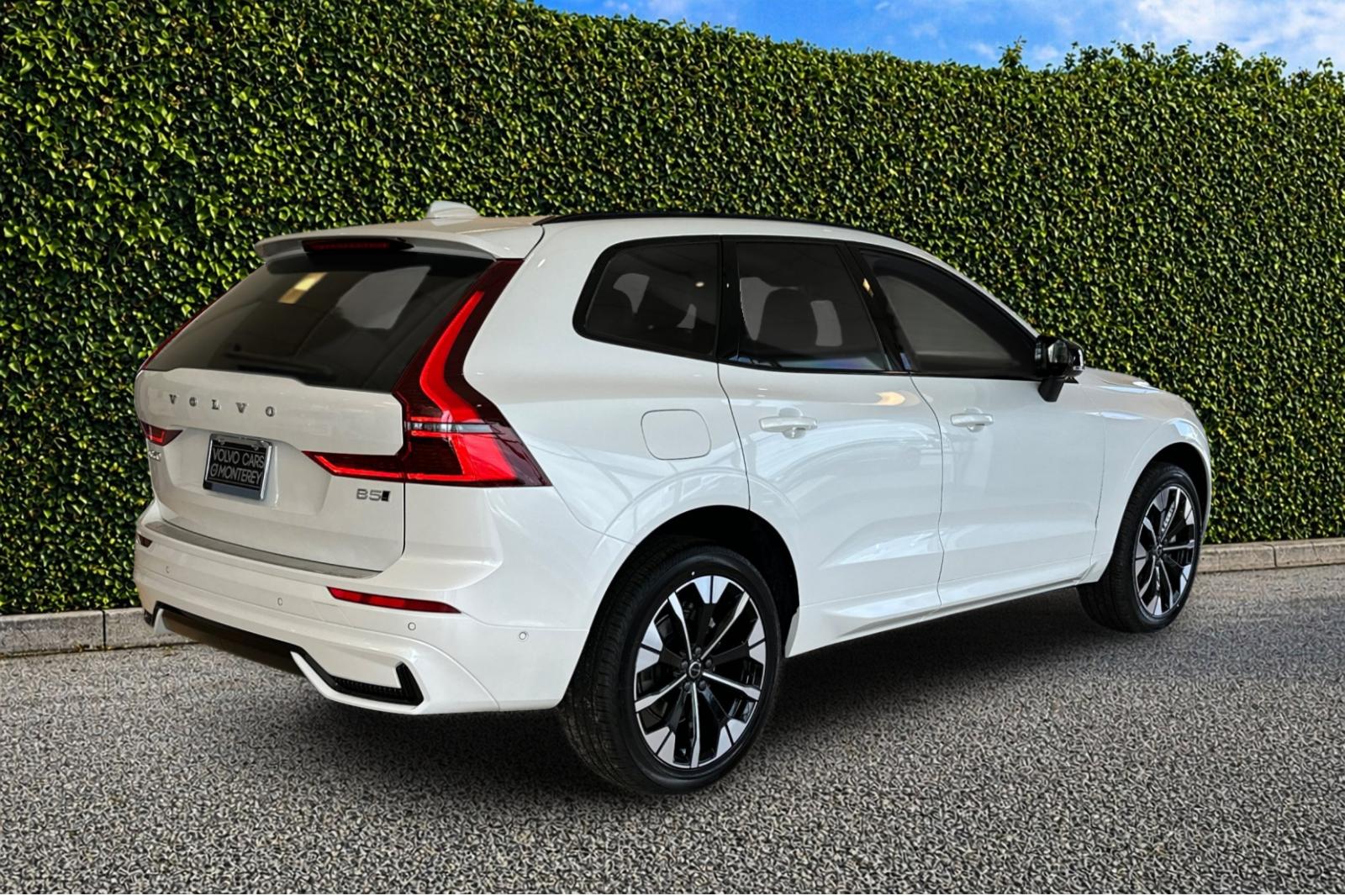 2026 Volvo XC60 Plus - Photo 6