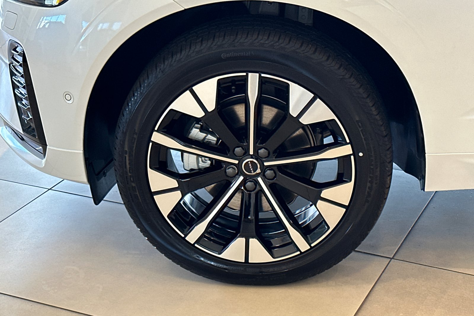 2026 Volvo XC60 Plus - Photo 24
