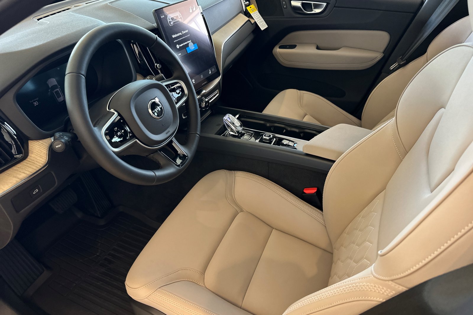 2026 Volvo XC60 Plus - Photo 10