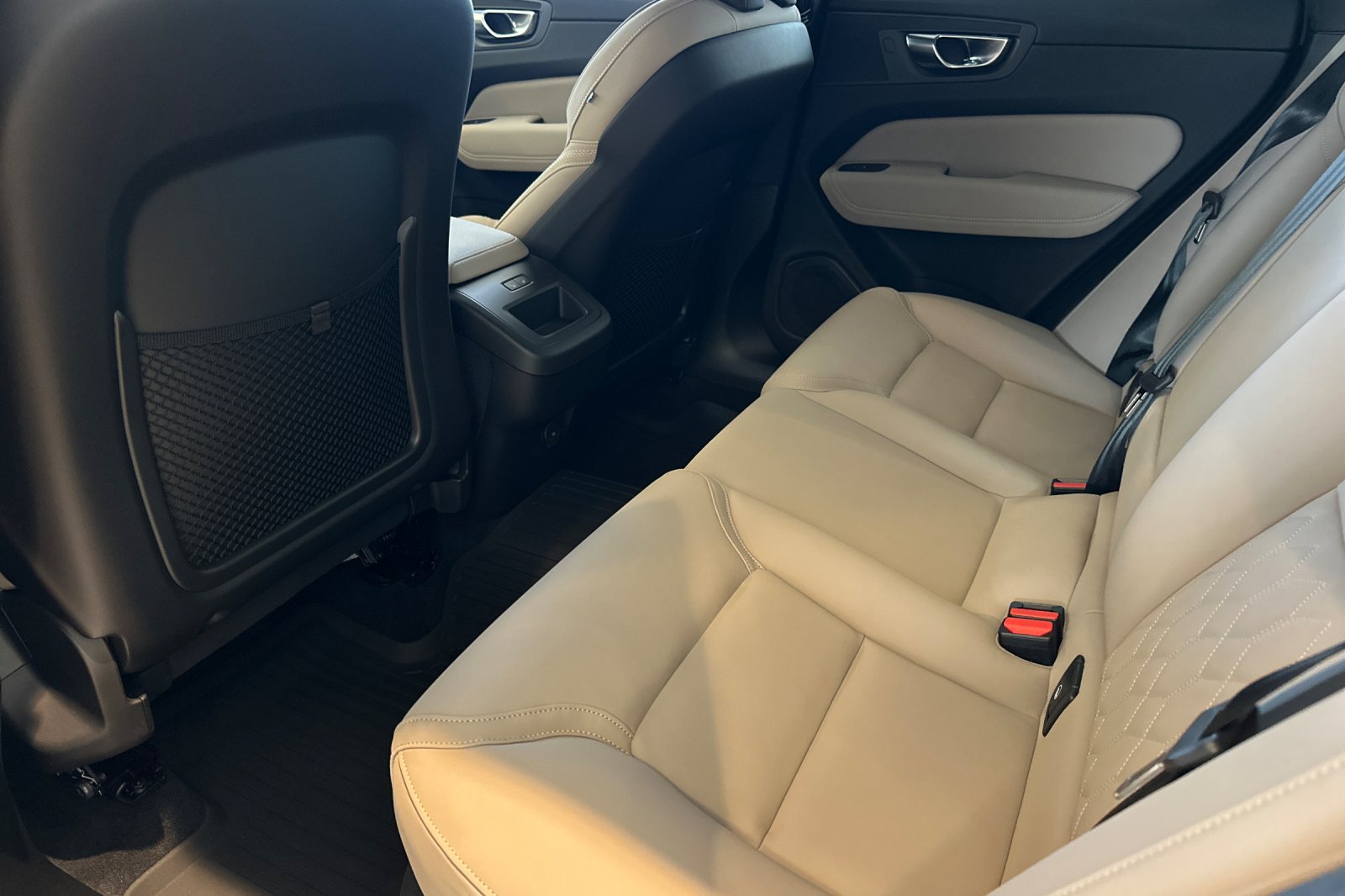 2026 Volvo XC60 Plus - Photo 12