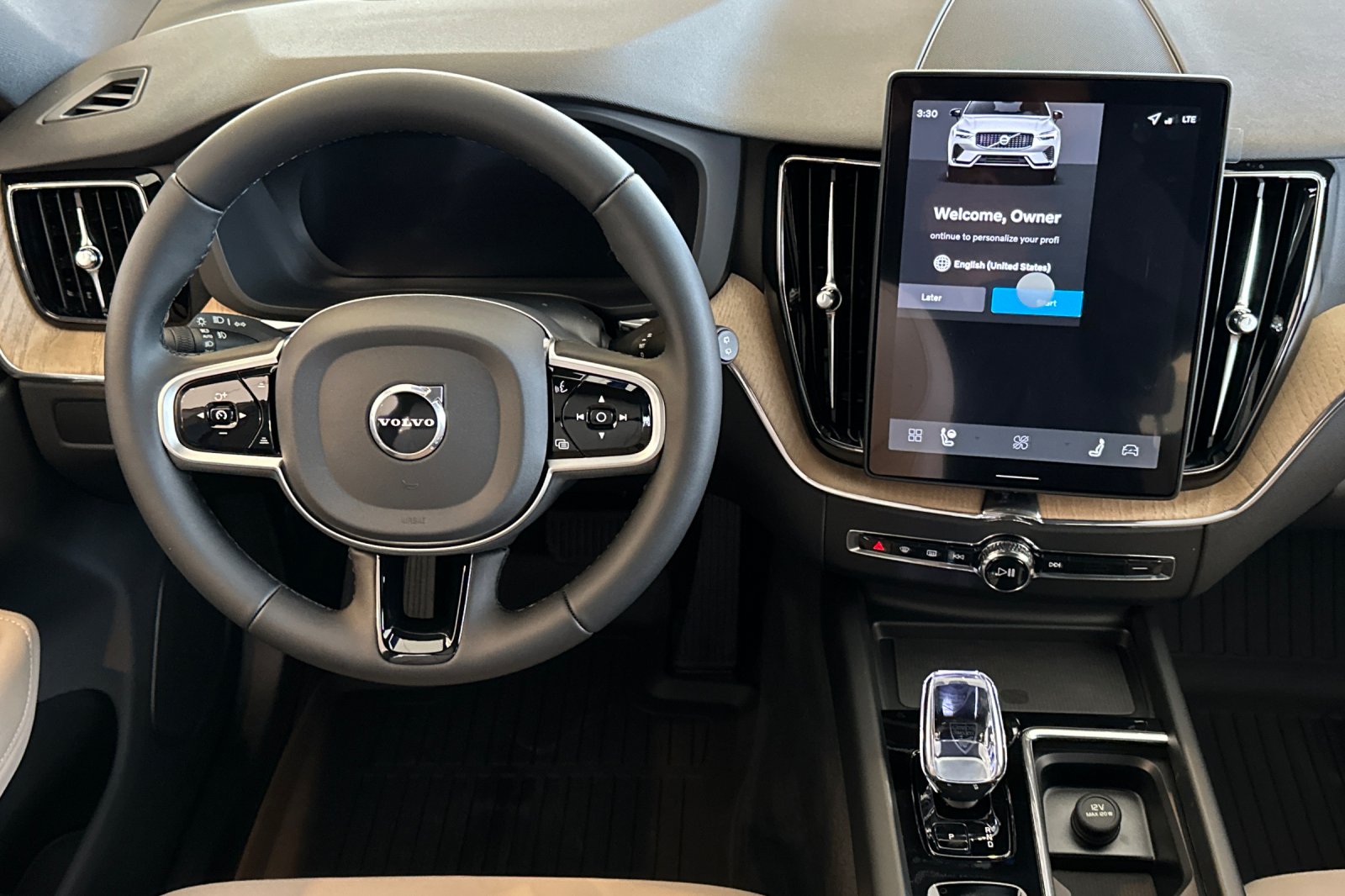 2026 Volvo XC60 Plus - Photo 14