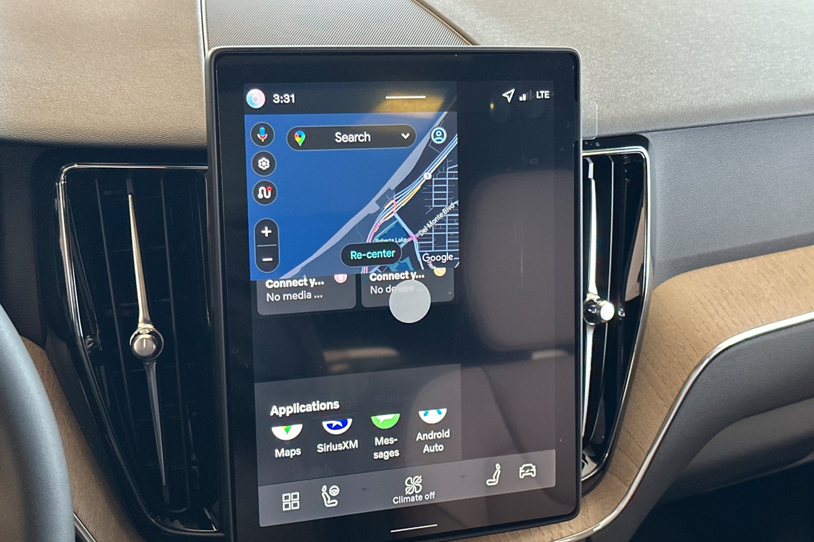 2026 Volvo XC60 Plus - Photo 17