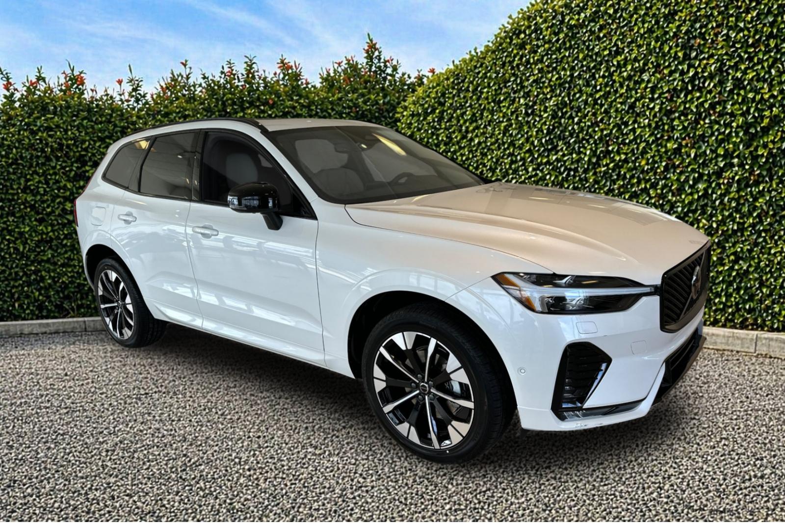 2026 Volvo XC60 Plus - Photo 8