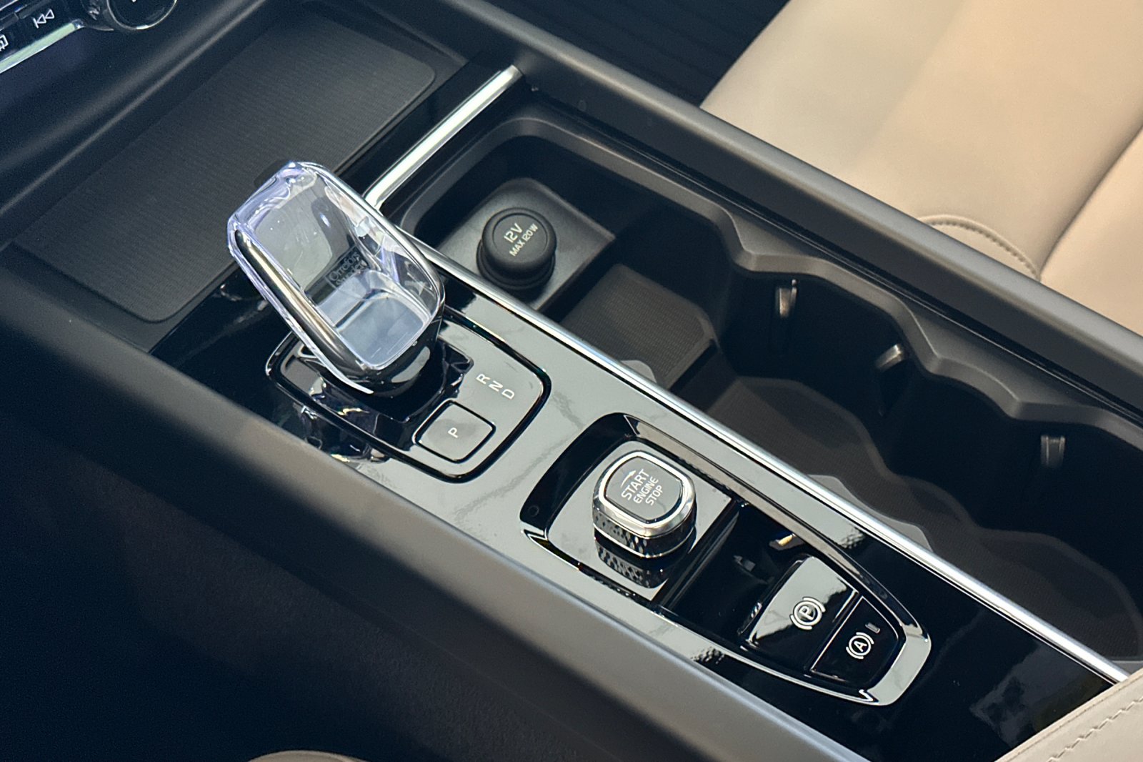 2026 Volvo XC60 Plus - Photo 20