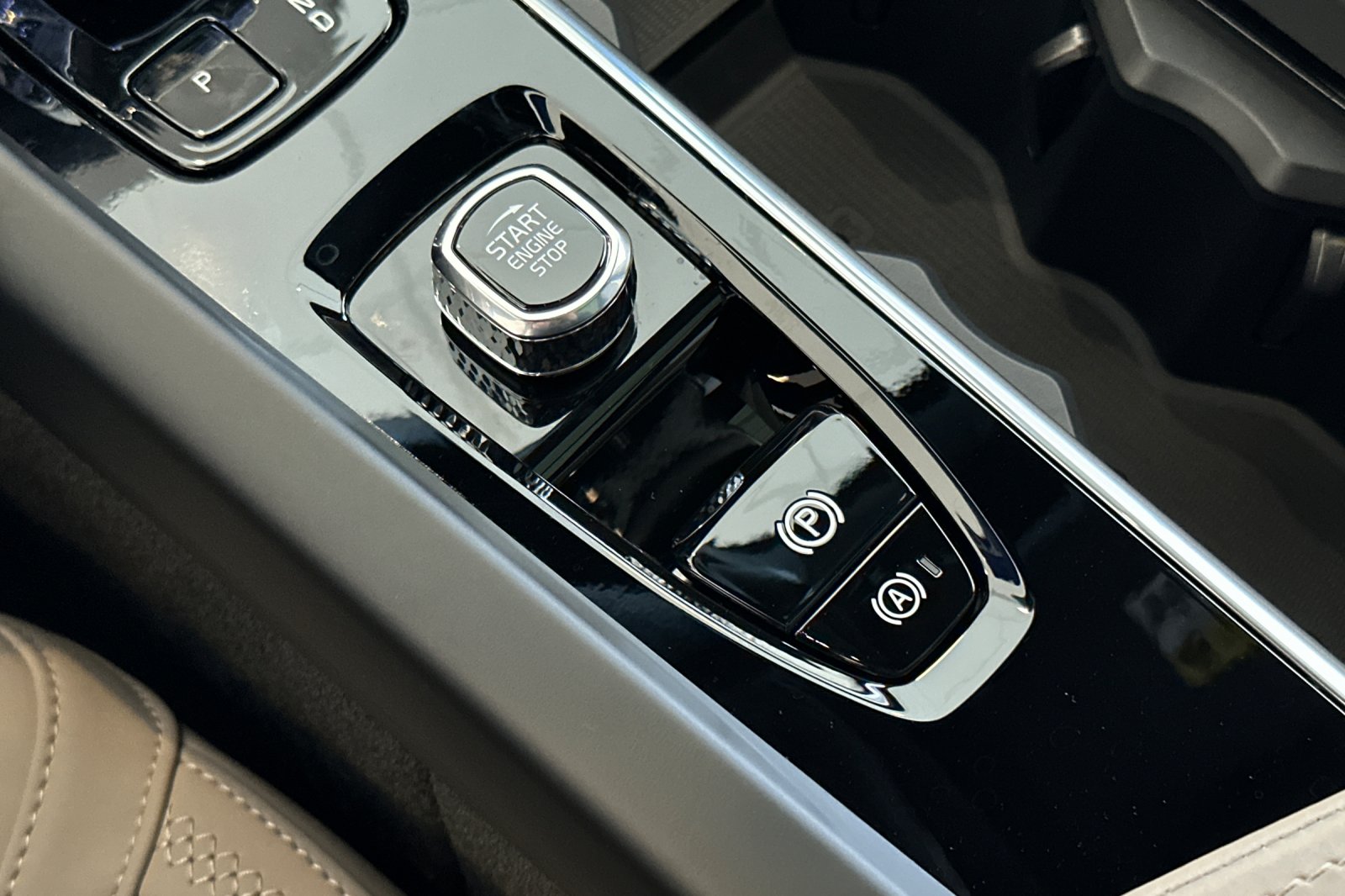 2026 Volvo XC60 Plus - Photo 21