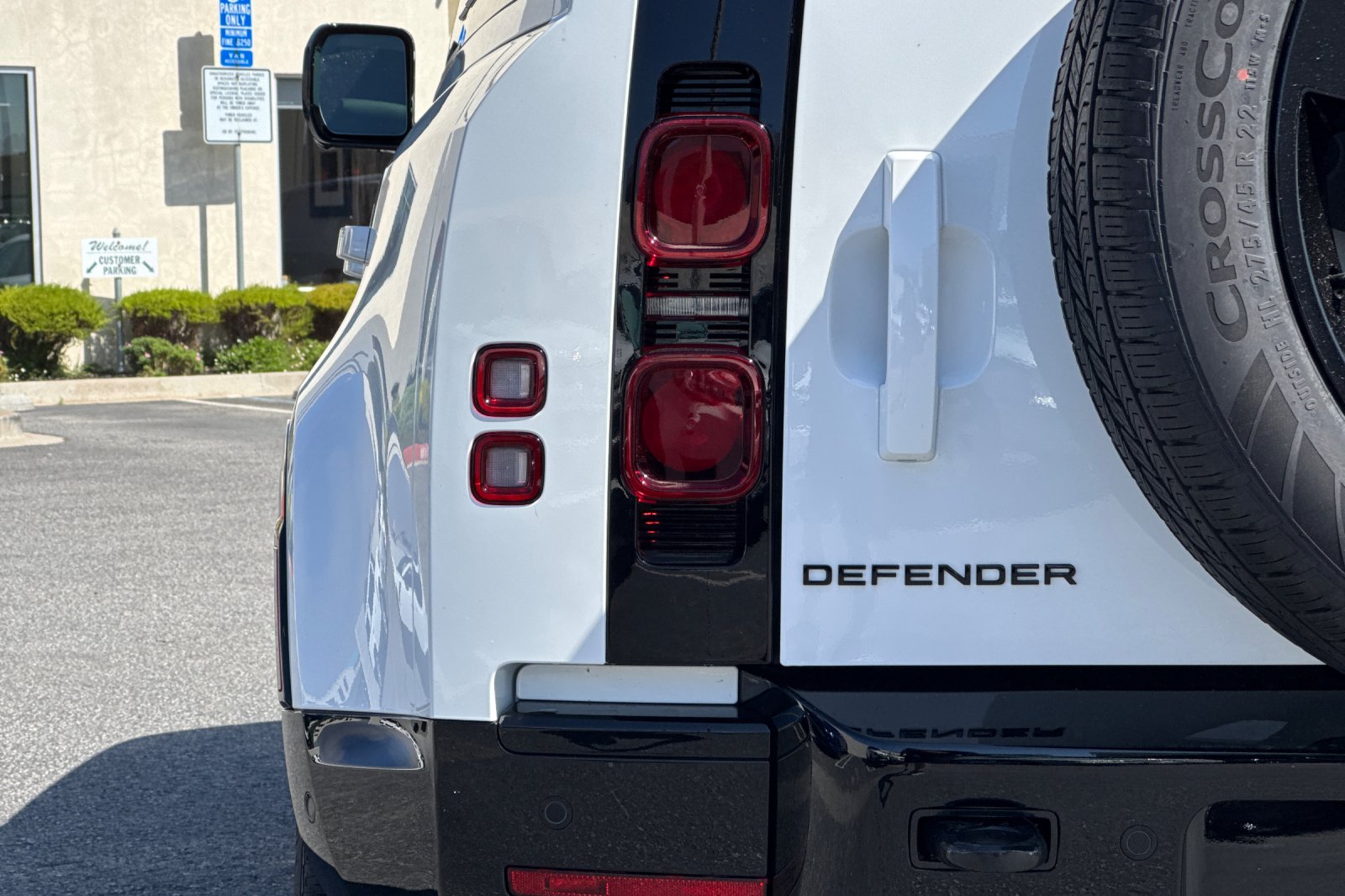 2025 Land Rover Defender X-Dynamic SE - Photo 27