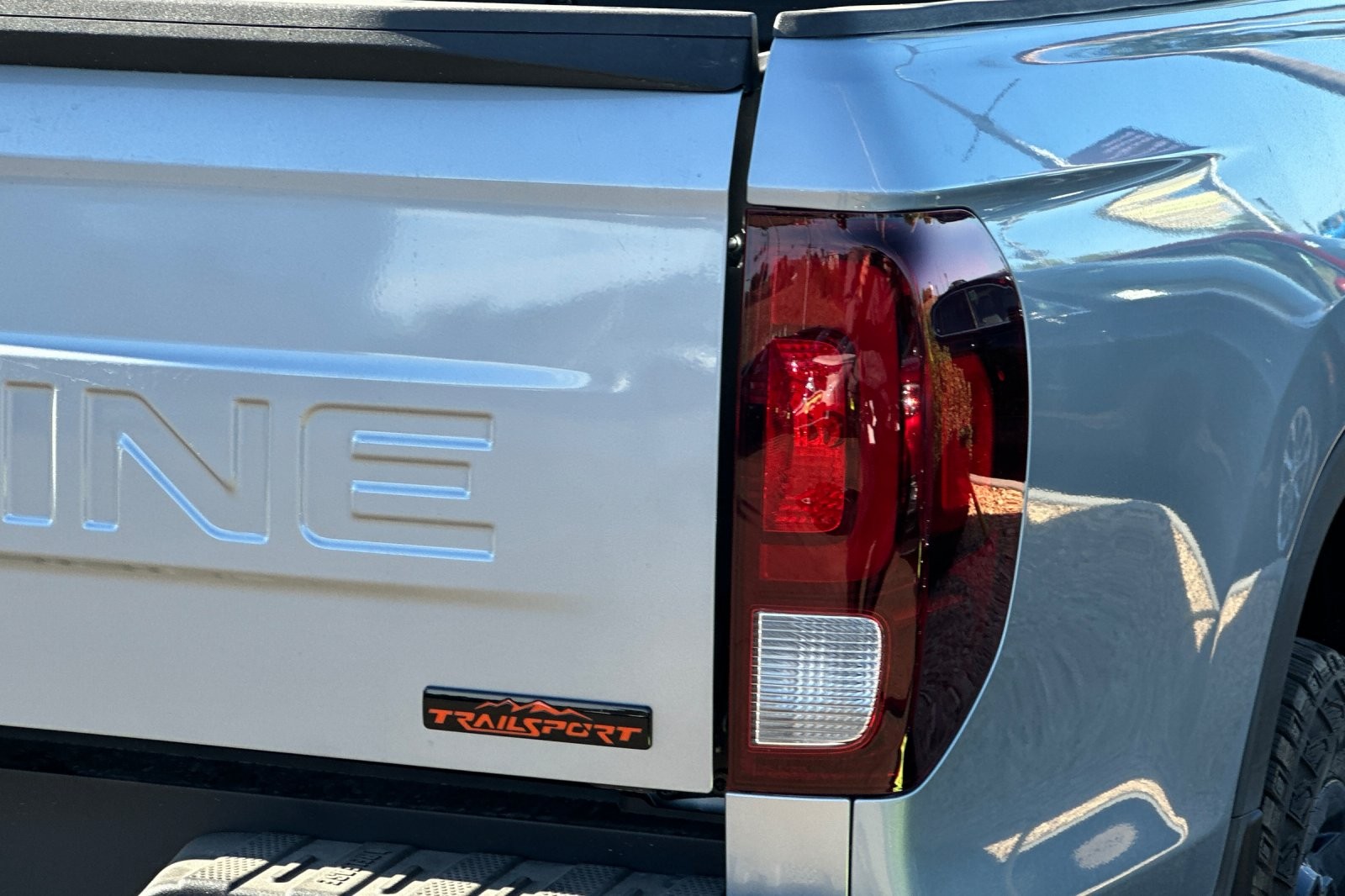 New 2025 Platinum White Pearl Honda TrailSport+ image 31