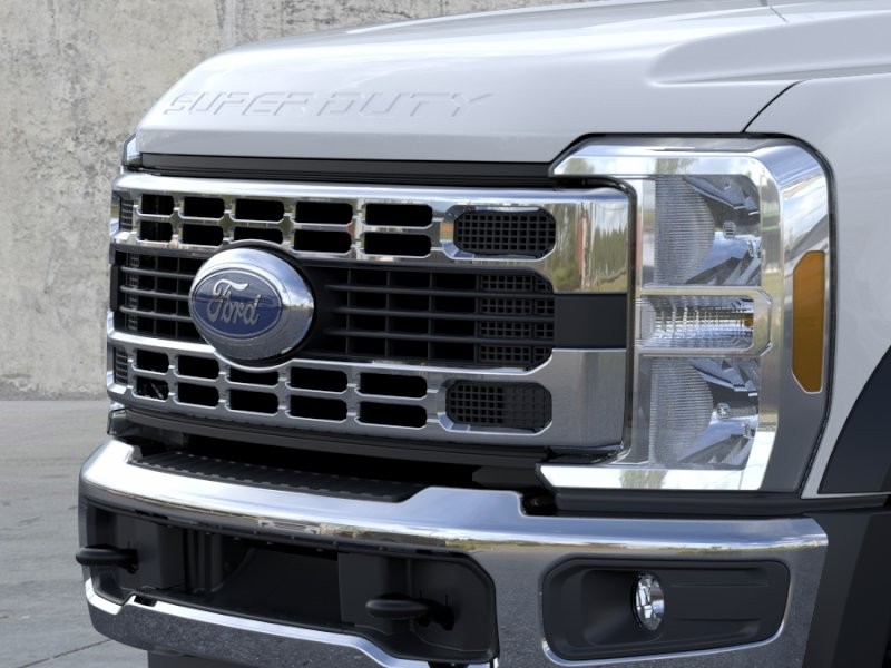 2025 Ford F-450 Super Duty Chassis Cab XLT - Photo 18